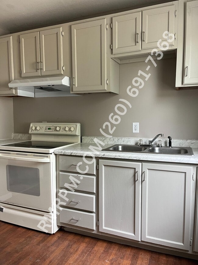 Building Photo - 1220 Fairview Ave