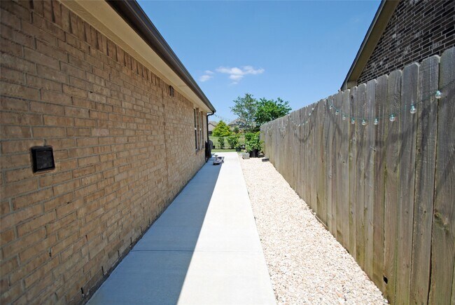 Building Photo - 24818 Harvest Elm Ct