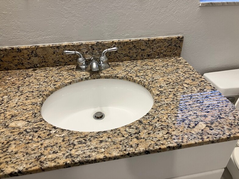 Building Photo - 4185 Simkins Ave