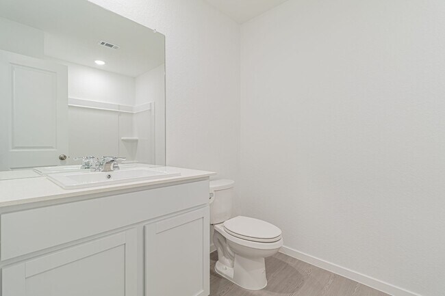 Building Photo - MOVE IN READY 4 BD | 2 BA | 2 CAR GARAGE B...