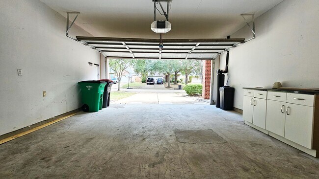 Building Photo - 211 Briar Trace Ln