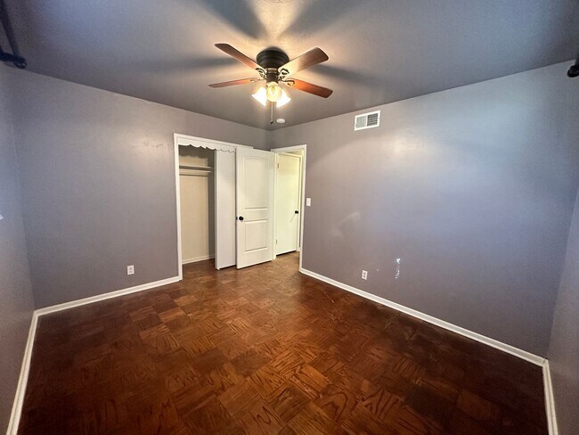 Building Photo - Fully Remodeled 3-bed 1-bath House Availab...