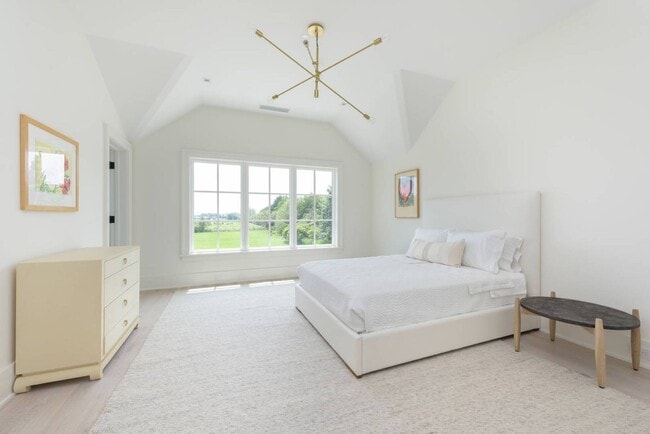 Building Photo - 571 Pauls Ln