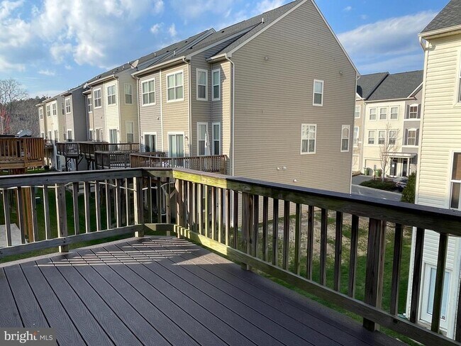 Building Photo - 201 Woodstream Cir