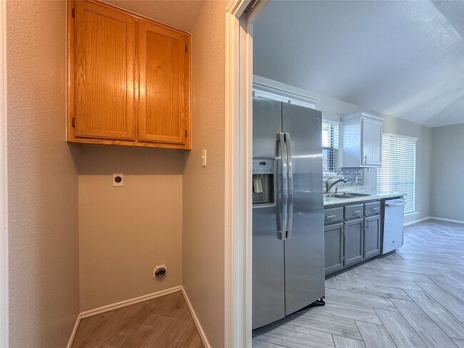 Building Photo - 2701 Littlepine Dr