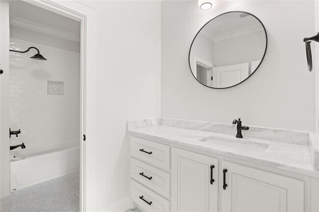 Building Photo - 5488 S Hilltop Dr