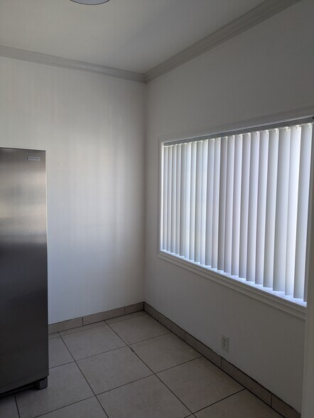Building Photo - 1123 N Gage Ave