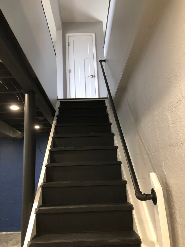 Building Photo - 1246 Hillcrest Ct