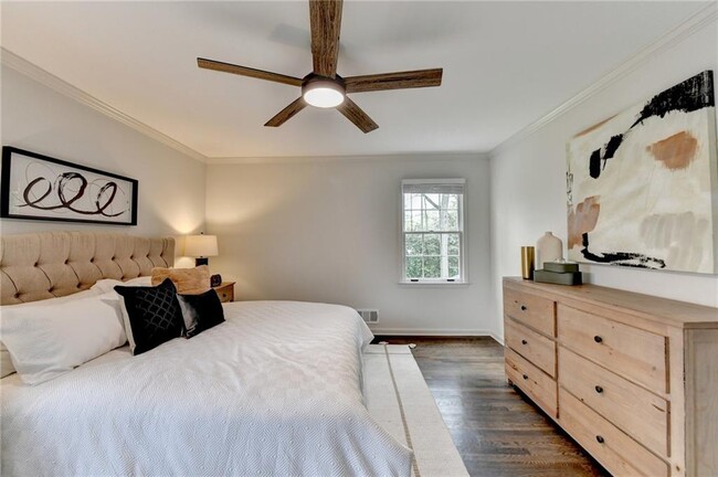 Building Photo - 1450 Cedarhurst Dr