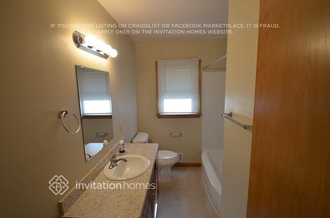 Building Photo - 4240 6th St NE