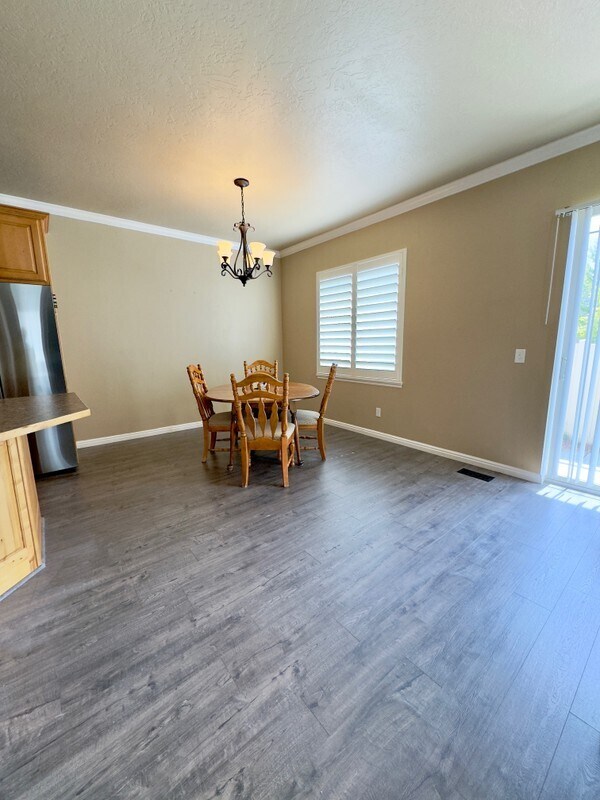 Building Photo - 634 E 60 S