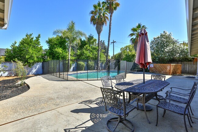 Building Photo - Saratoga single story home with Pool, and open Concept Living