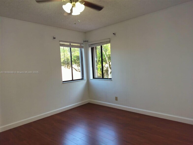 Building Photo - 10401 NW 18th Dr