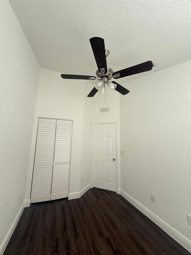 Building Photo - 6615 Winfield Blvd