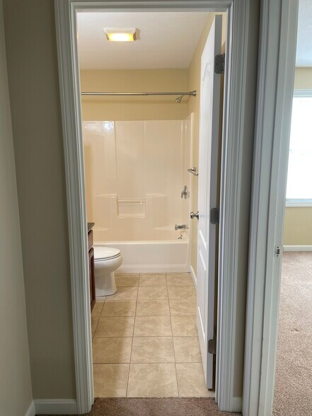 Full Bath 2nd Floor - 2020 Palmer Rd