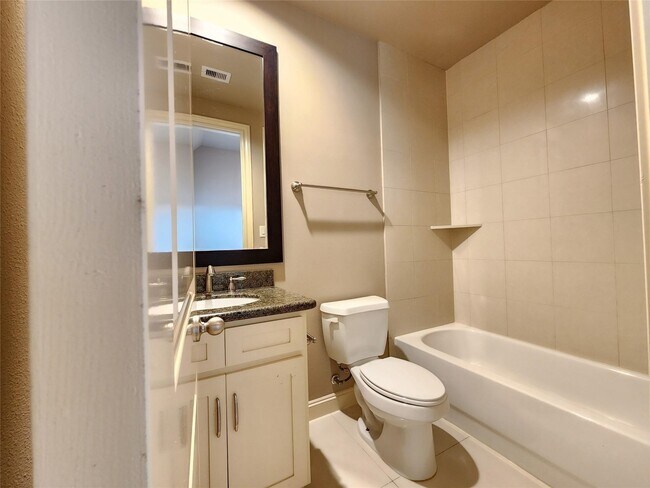 Building Photo - 3205 Center St