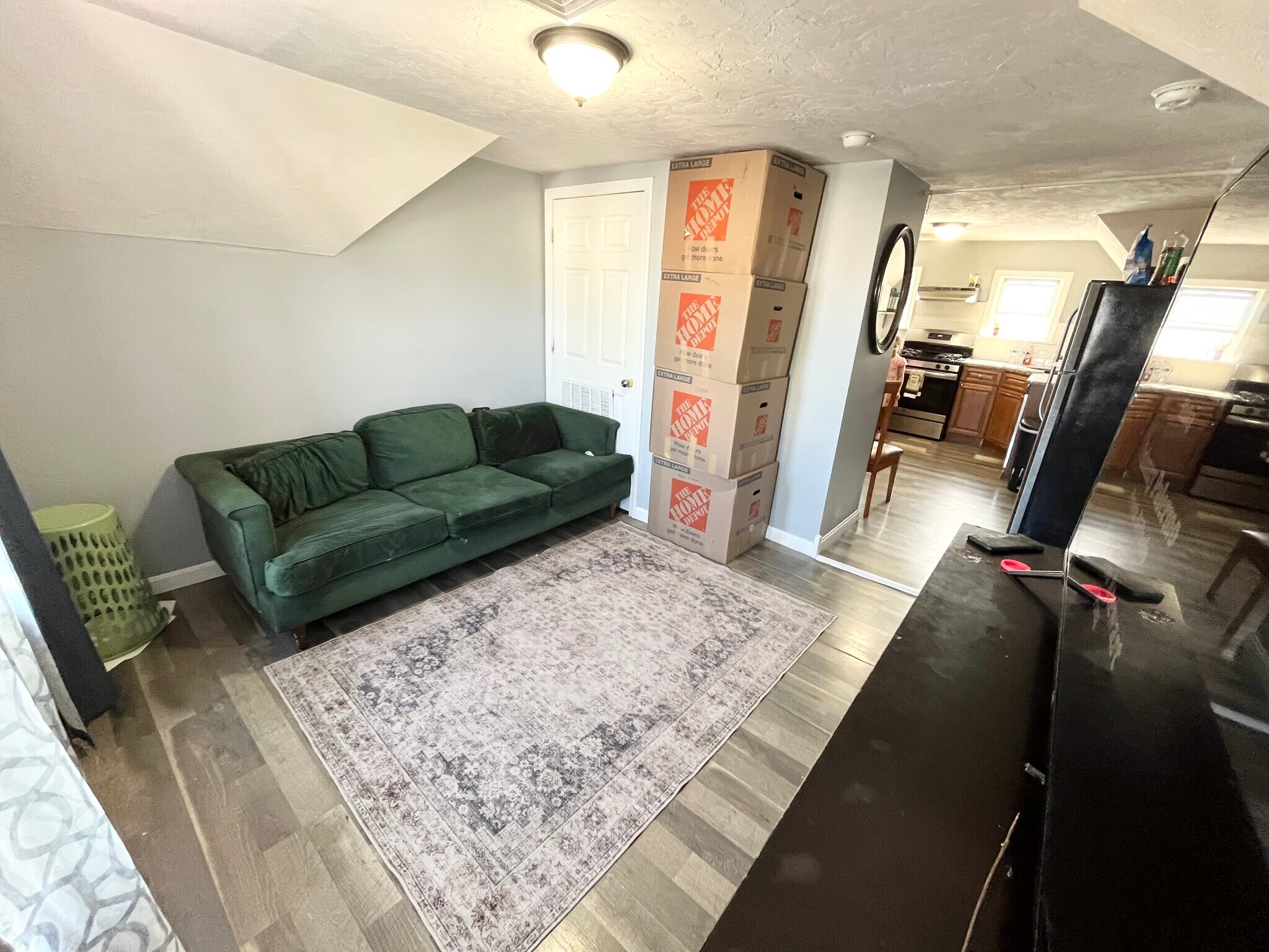 Building Photo - 211 Elm St