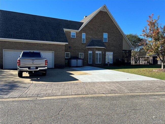 Building Photo - 2230 Wyndgate Dr