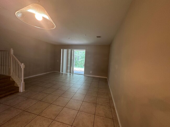 Building Photo - SPACIOUS 3 BEDS TOWNHOUSE CLOSE TO DOWNTOWN!!