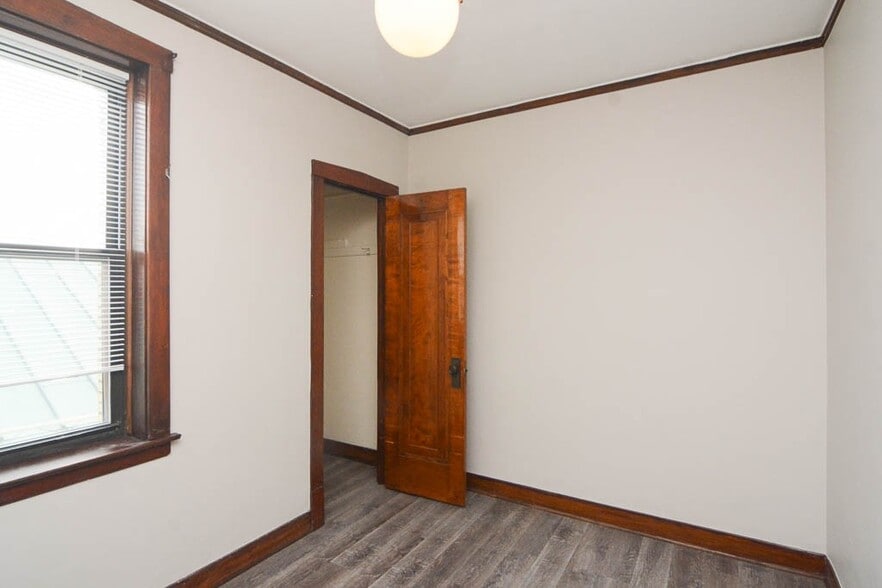 Building Photo - 3619 N Paulina St