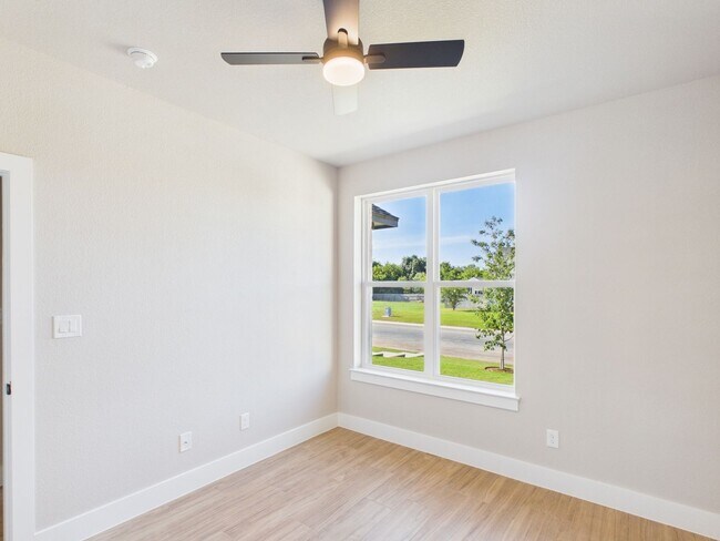 Building Photo - 110 Parlin Ln