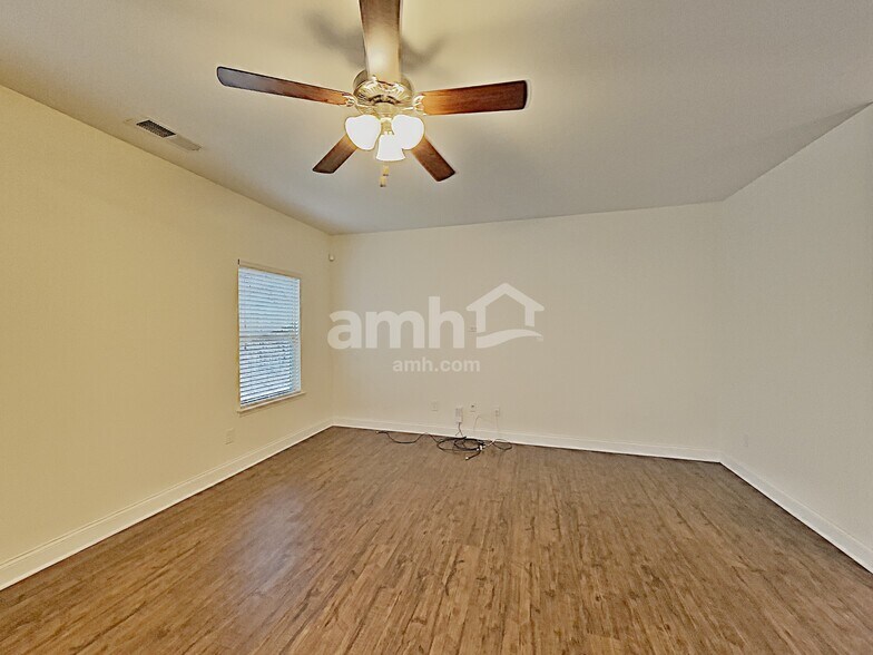 Building Photo - 411 Pearson Cir