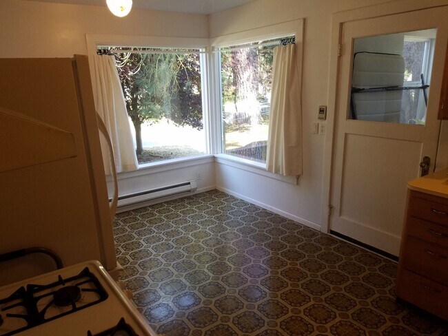 Building Photo - ***PENDING APPLICATION***Freeland 2 Bedroom, 1 Bathroom