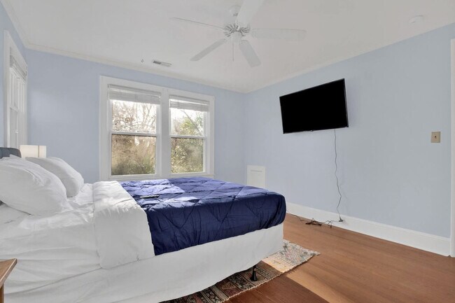 Building Photo - 1713 Fort Bragg Rd