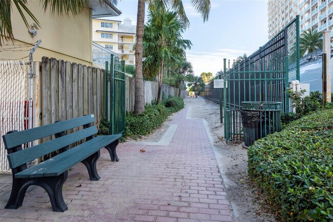 Building Photo - 1959 SE 25th Ave