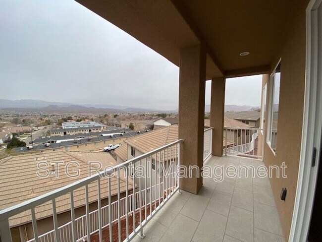 Building Photo - 438 N Stone Mountain Dr