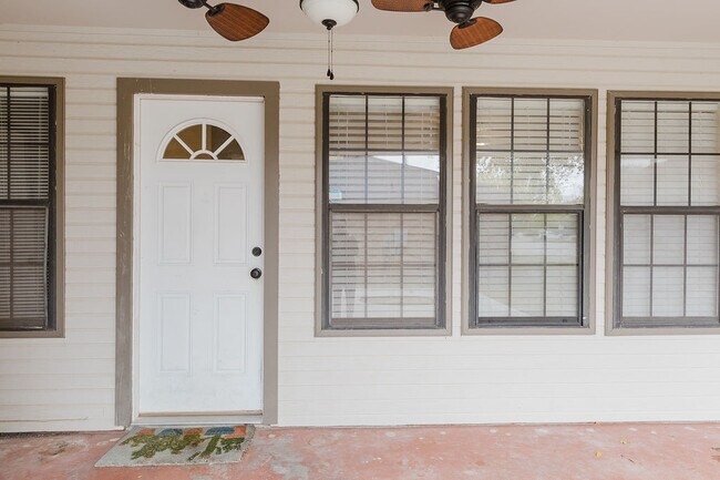 Building Photo - 1105 Gordon Blvd