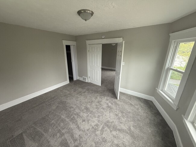 Building Photo - 10303 Sophia Ave