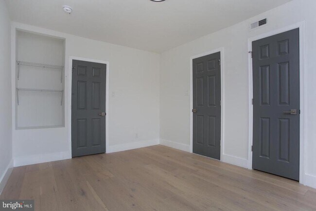 Building Photo - 5844 Fernwood St