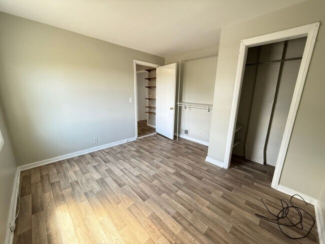 Building Photo - 5680 Park Dr