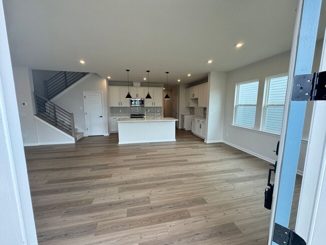 Building Photo - Built in 2024 End Unit with very convenien...