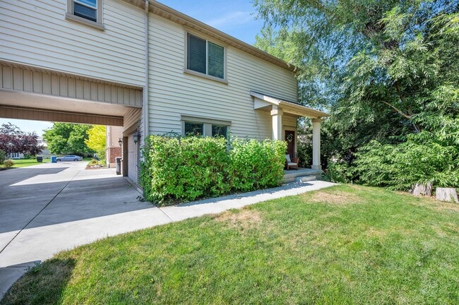 Building Photo - 35 E 150 N