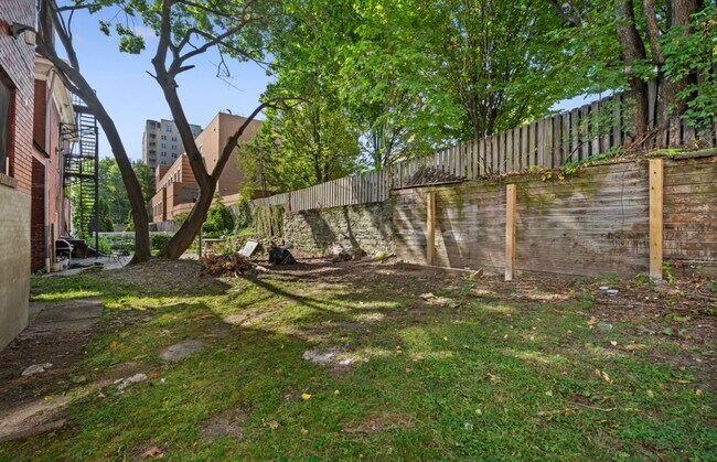 Building Photo - 259-261 N. Dithridge Street (Full Service)