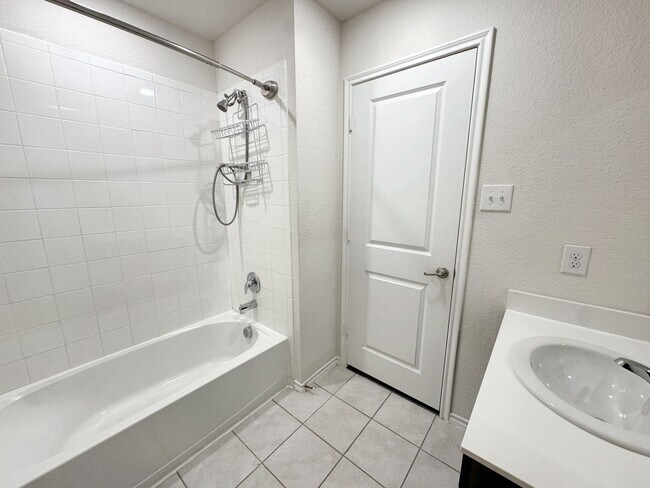 Building Photo - 3/2 in Magnolia Master Planned Community!