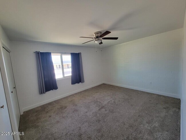 Building Photo - 11832 N Balboa Dr