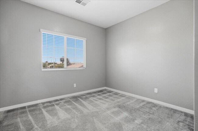 Building Photo - 6510 Silver Estates St