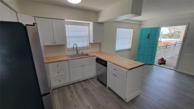 Building Photo - 308 Avanda Ct