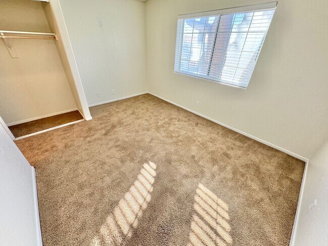 Building Photo - BRIGHT 2-BED CONDO LOCATED CENTRAL LAS VEGAS CONDO