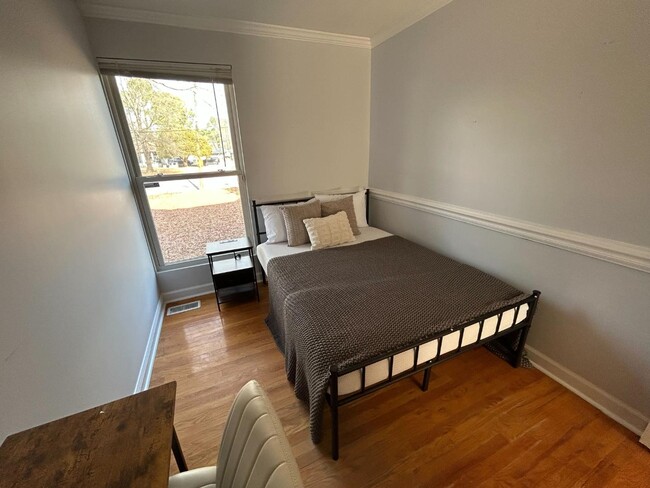 Building Photo - 900 Newcombe Rd