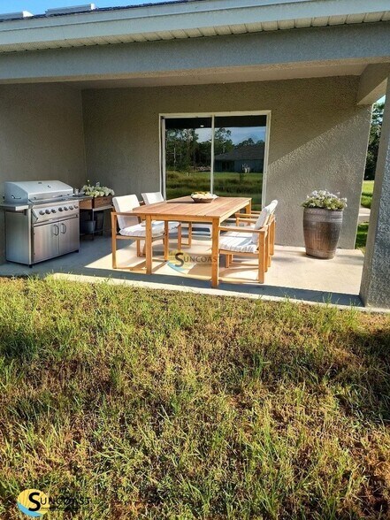 Building Photo - 3849 Hollycrest St