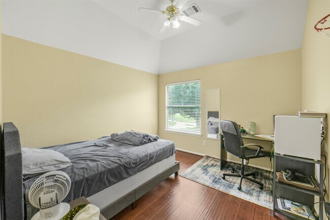 Building Photo - 22554 Bristolwood Ct