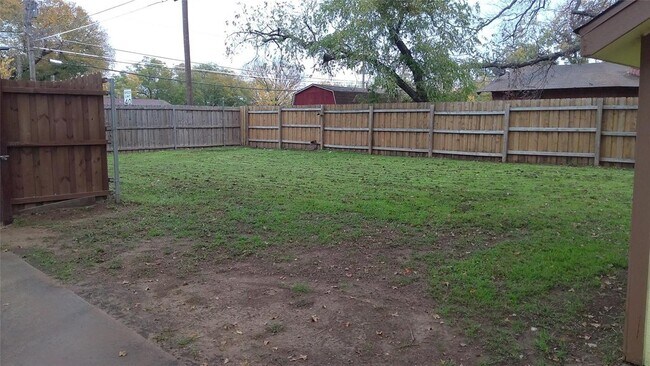 Building Photo - 7366 Meadowbrook Dr