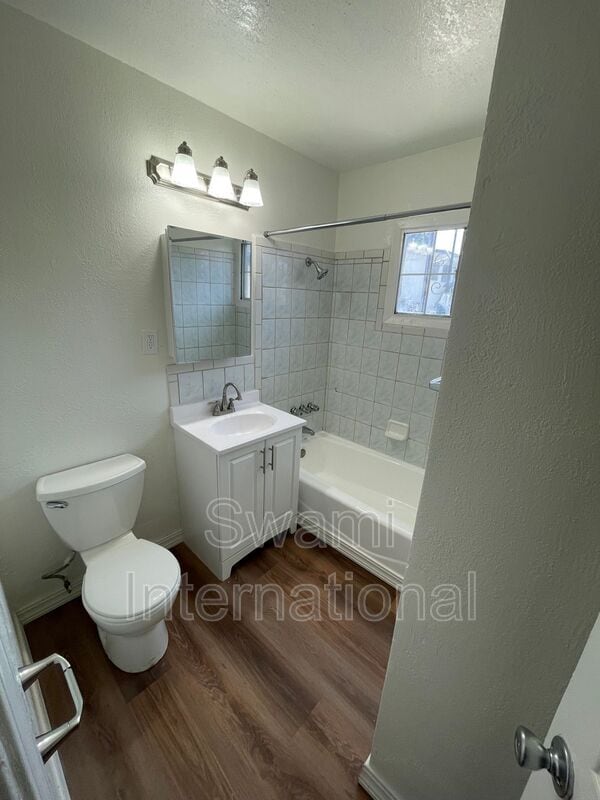 Building Photo - 724 W 80th St