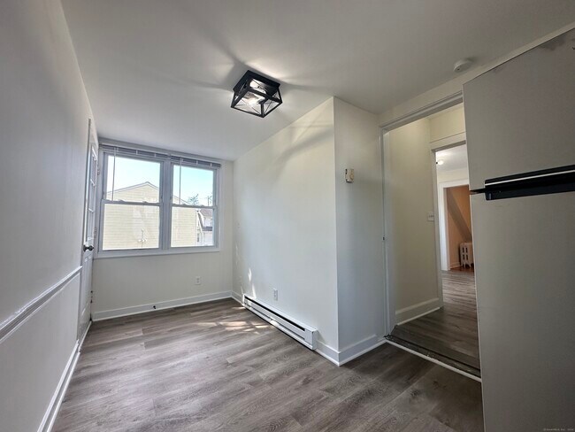 Building Photo - 18 Cold Spring Rd