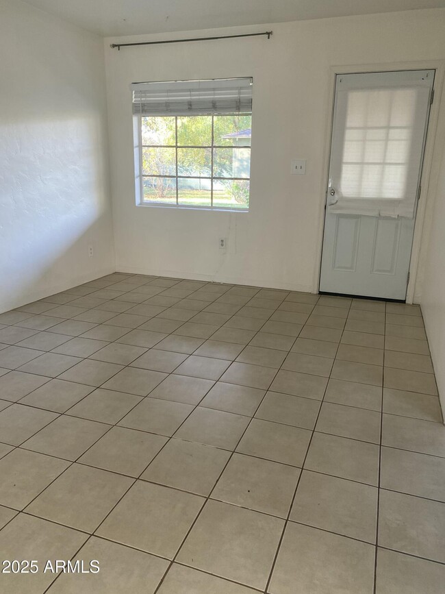 Building Photo - 318 W Georgia Ave