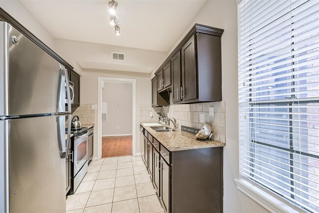 Building Photo - 2255 Braeswood Park Dr